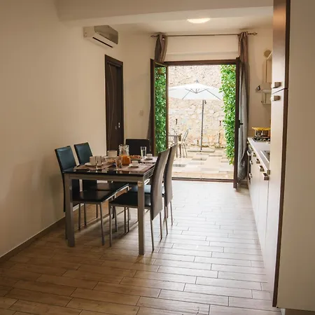 Giusi Apartman *
